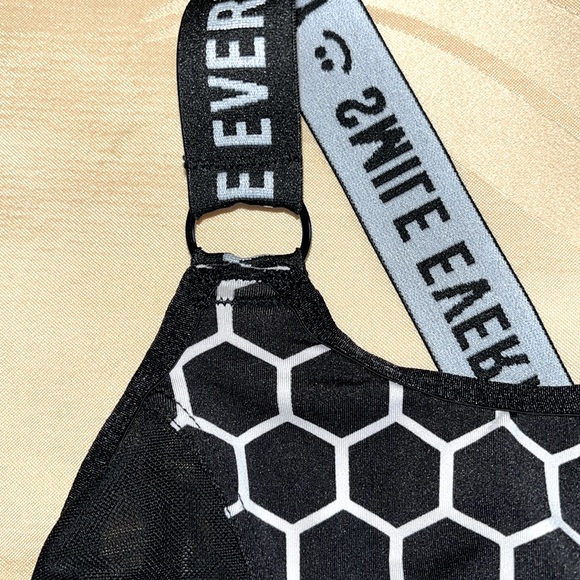 Super Comfortable Cross-Back Sports Bra - Max Support Workout Top - Picture 12 of 15